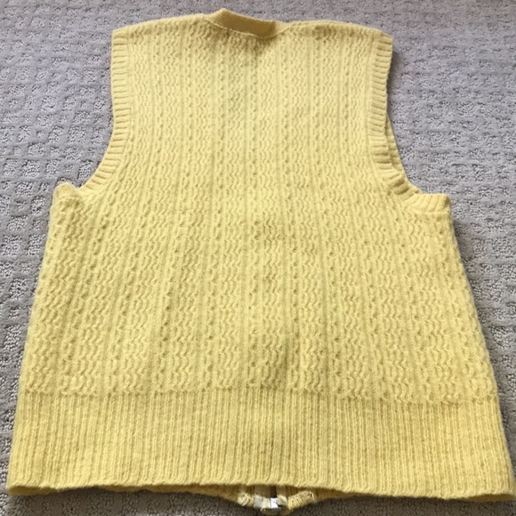 Dundurn Vintage | Yellow knit wool zip up vest - Small - Picture 4 of 9